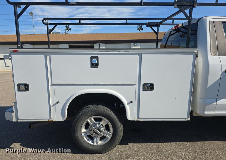 image for item DQ4604 2017 Ford F250 Super Duty XLT utility bed pickup truck