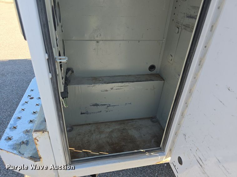 image for item DQ4604 2017 Ford F250 Super Duty XLT utility bed pickup truck