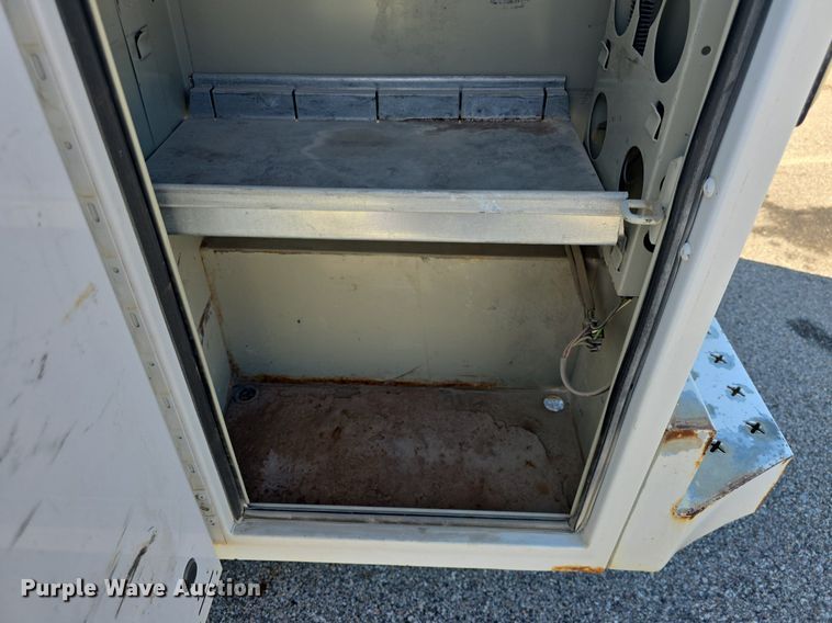 image for item DQ4604 2017 Ford F250 Super Duty XLT utility bed pickup truck