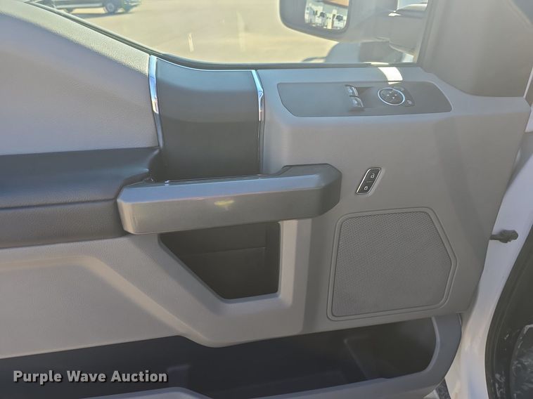 image for item DQ4604 2017 Ford F250 Super Duty XLT utility bed pickup truck