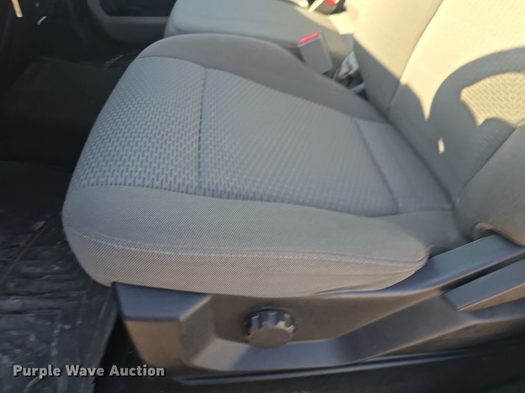 image for item DQ4604 2017 Ford F250 Super Duty XLT utility bed pickup truck