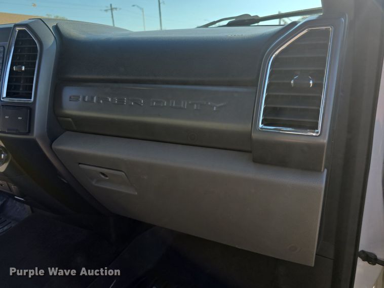 image for item DQ4604 2017 Ford F250 Super Duty XLT utility bed pickup truck