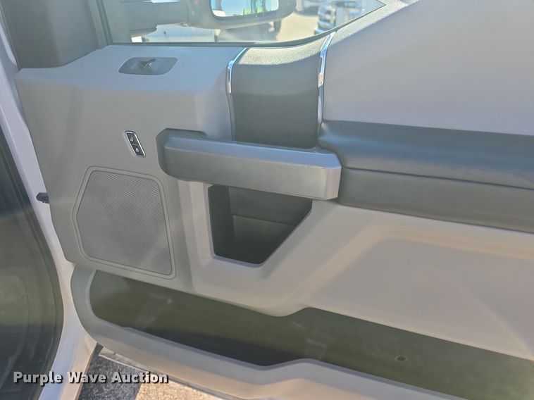 image for item DQ4604 2017 Ford F250 Super Duty XLT utility bed pickup truck