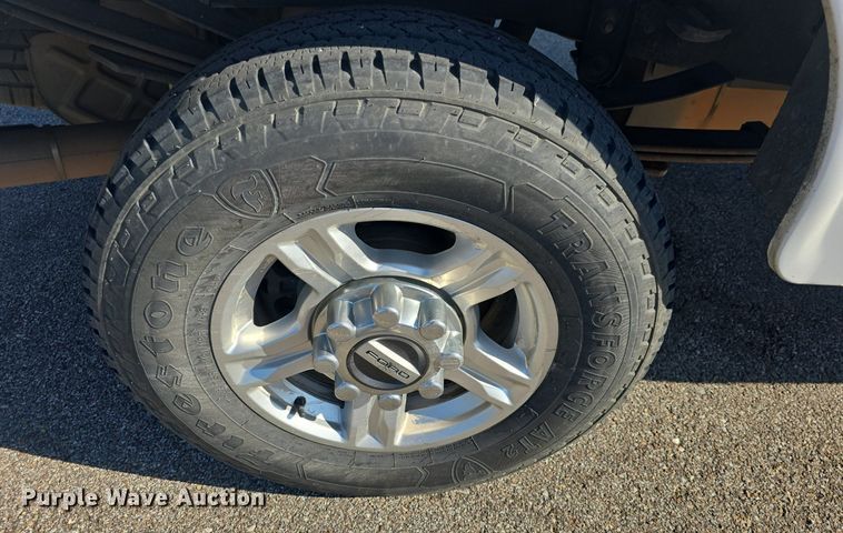 image for item DQ4604 2017 Ford F250 Super Duty XLT utility bed pickup truck