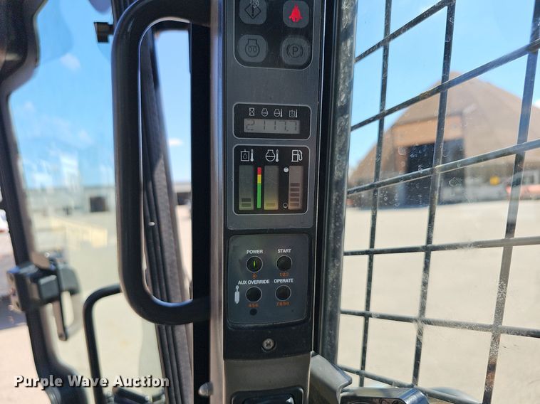 image for item DQ4606 2012 Case SR250 skid steer loader