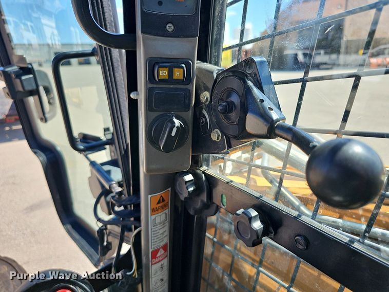 image for item DQ4606 2012 Case SR250 skid steer loader