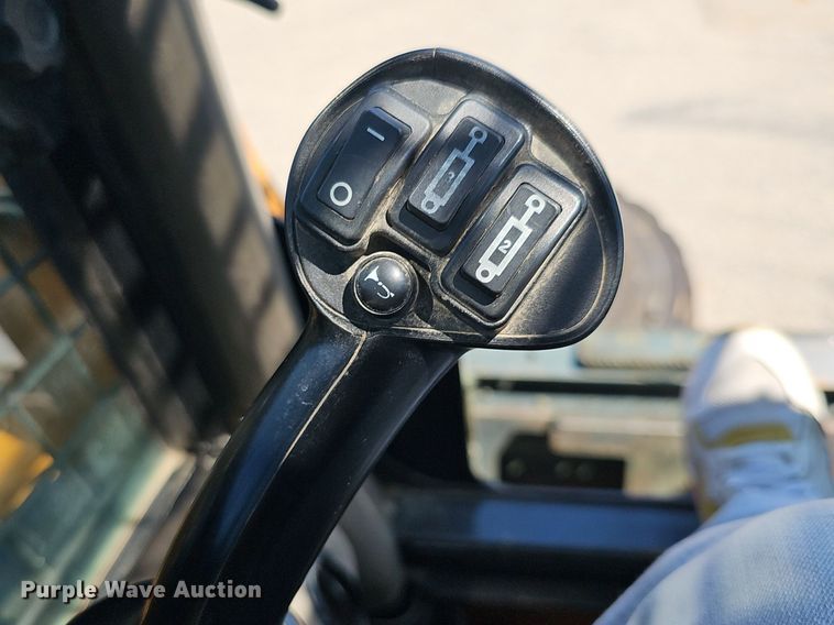 image for item DQ4606 2012 Case SR250 skid steer loader