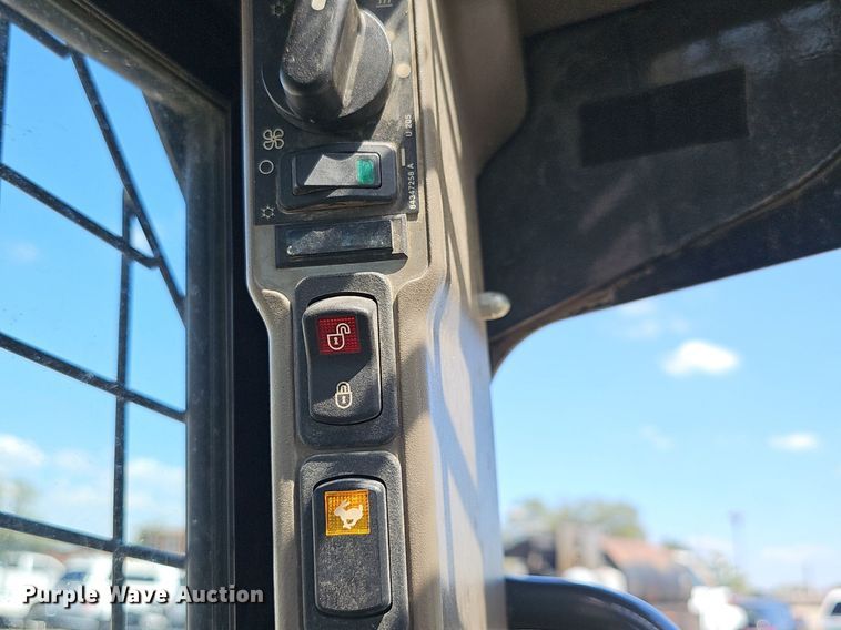 image for item DQ4606 2012 Case SR250 skid steer loader