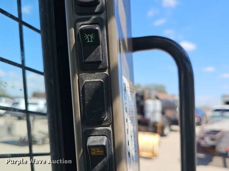 image for item DQ4606 2012 Case SR250 skid steer loader