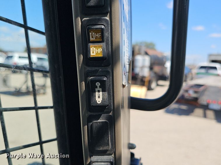 image for item DQ4606 2012 Case SR250 skid steer loader