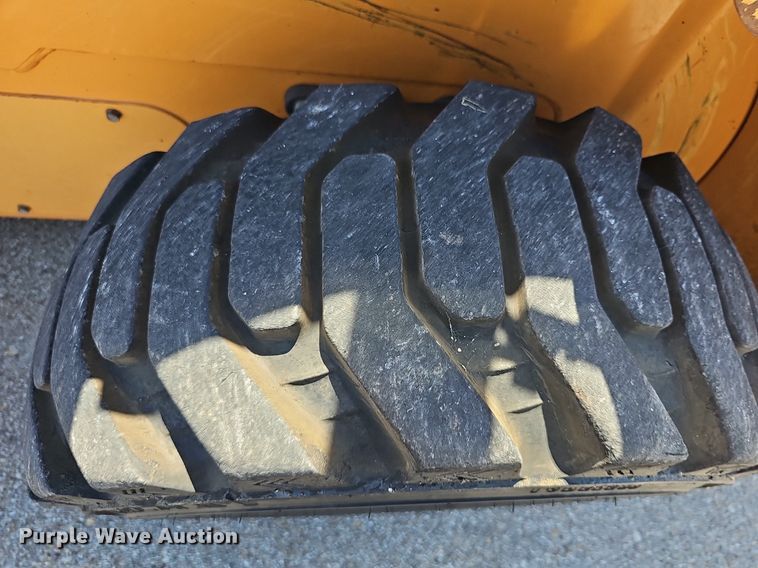 image for item DQ4606 2012 Case SR250 skid steer loader