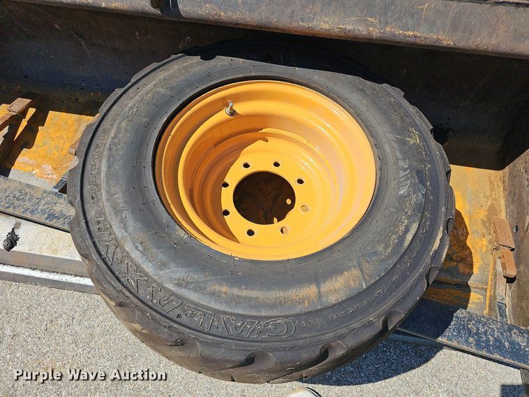 image for item DQ4606 2012 Case SR250 skid steer loader