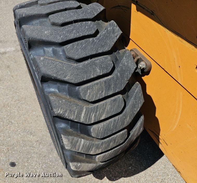 image for item DQ4606 2012 Case SR250 skid steer loader