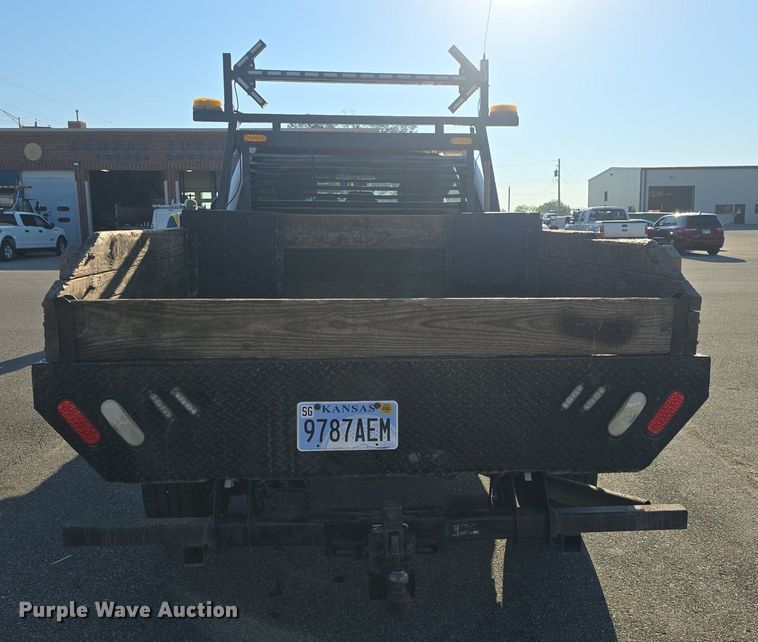 image for item DQ4610 2018 Ford F250 Super Duty XL Crew Cab flatbed pickup truck