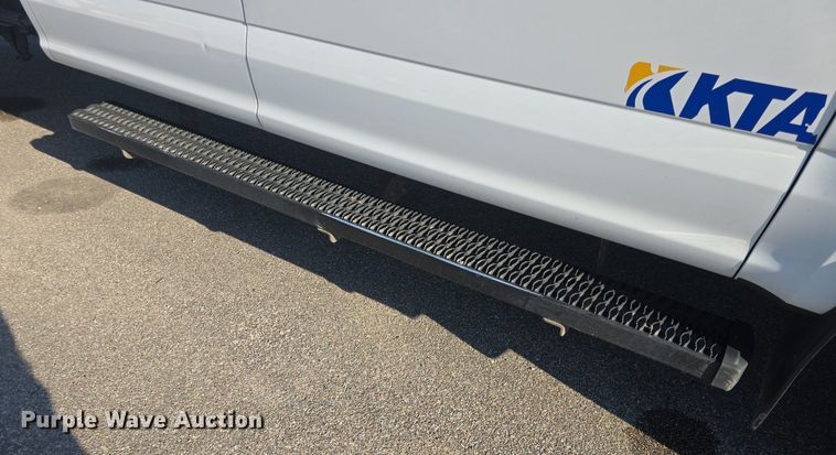 image for item DQ4610 2018 Ford F250 Super Duty XL Crew Cab flatbed pickup truck