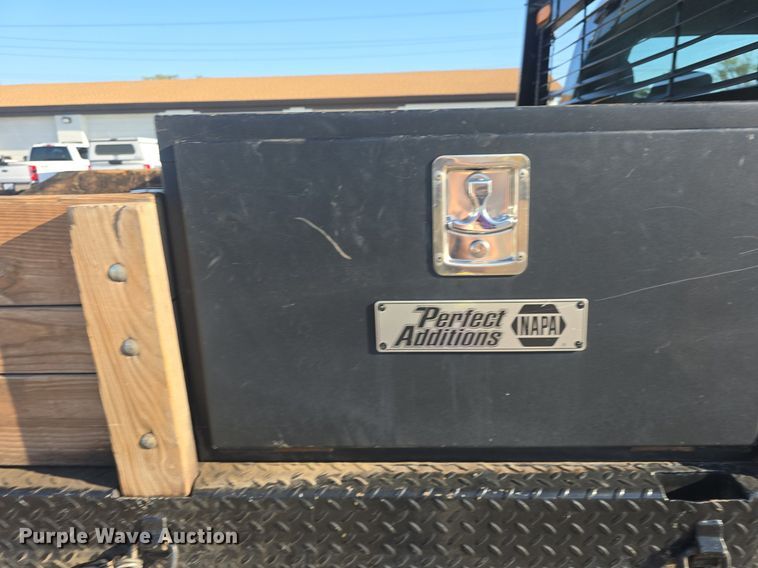 image for item DQ4610 2018 Ford F250 Super Duty XL Crew Cab flatbed pickup truck