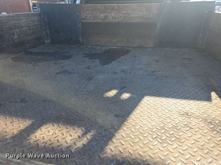 image for item DQ4610 2018 Ford F250 Super Duty XL Crew Cab flatbed pickup truck