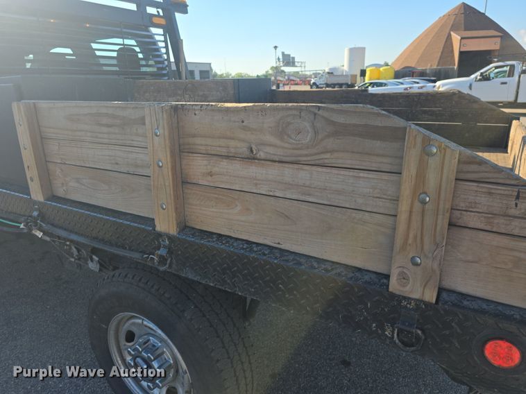 image for item DQ4610 2018 Ford F250 Super Duty XL Crew Cab flatbed pickup truck