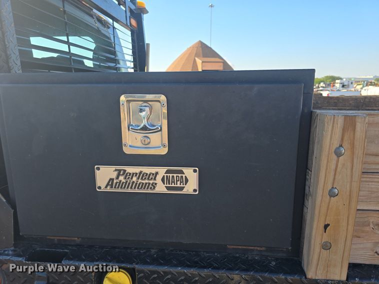 image for item DQ4610 2018 Ford F250 Super Duty XL Crew Cab flatbed pickup truck