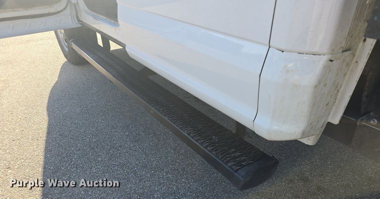 image for item DQ4610 2018 Ford F250 Super Duty XL Crew Cab flatbed pickup truck