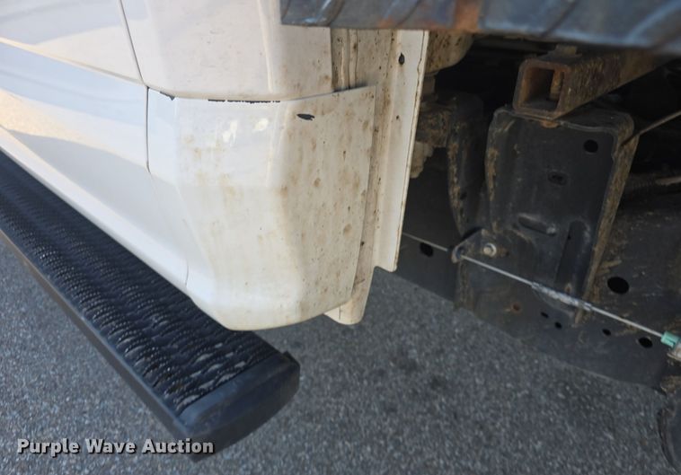 image for item DQ4610 2018 Ford F250 Super Duty XL Crew Cab flatbed pickup truck