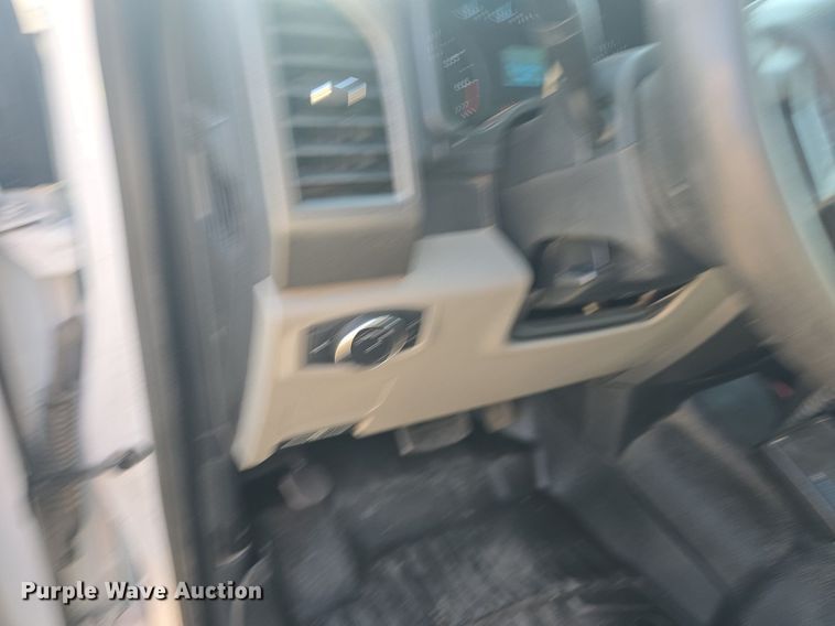 image for item DQ4610 2018 Ford F250 Super Duty XL Crew Cab flatbed pickup truck