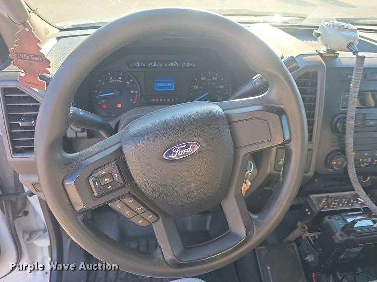 image for item DQ4610 2018 Ford F250 Super Duty XL Crew Cab flatbed pickup truck