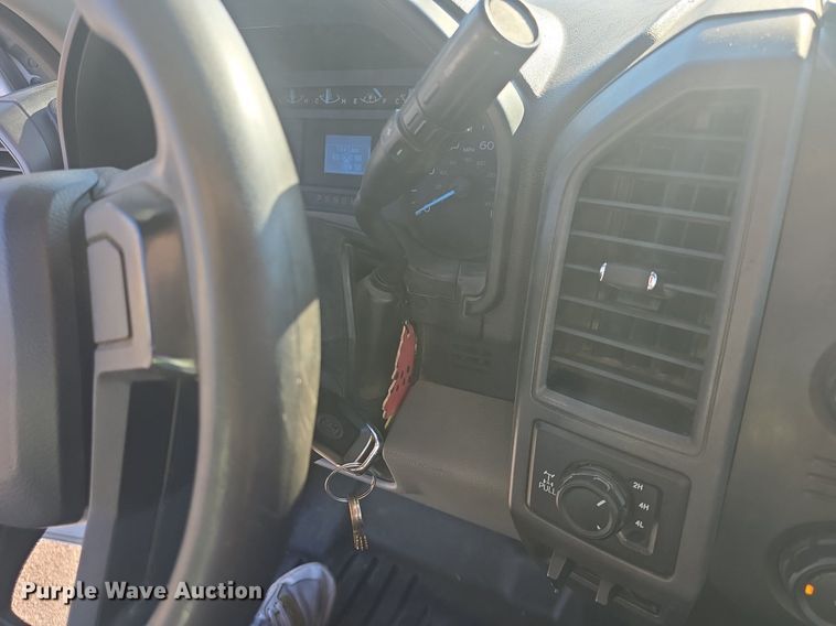 image for item DQ4610 2018 Ford F250 Super Duty XL Crew Cab flatbed pickup truck