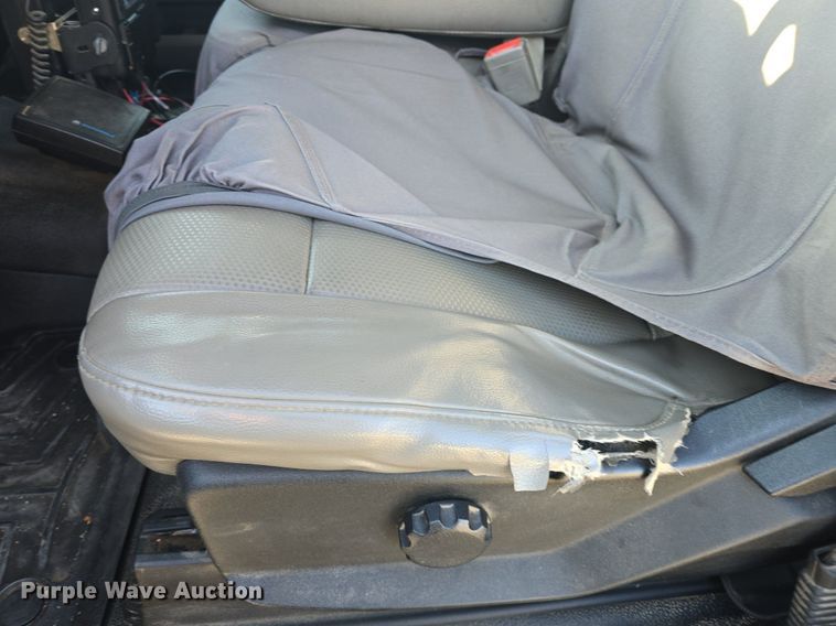 image for item DQ4610 2018 Ford F250 Super Duty XL Crew Cab flatbed pickup truck