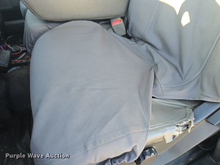 image for item DQ4610 2018 Ford F250 Super Duty XL Crew Cab flatbed pickup truck