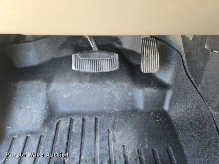 image for item DQ4610 2018 Ford F250 Super Duty XL Crew Cab flatbed pickup truck