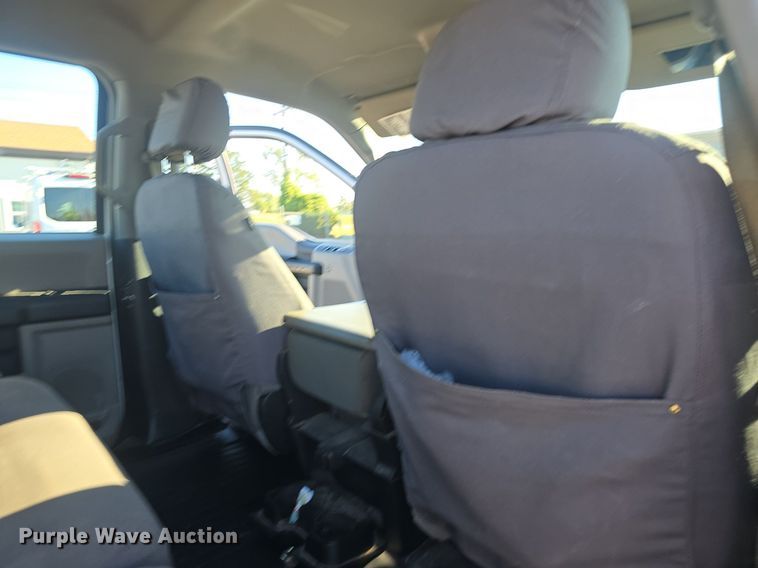 image for item DQ4610 2018 Ford F250 Super Duty XL Crew Cab flatbed pickup truck