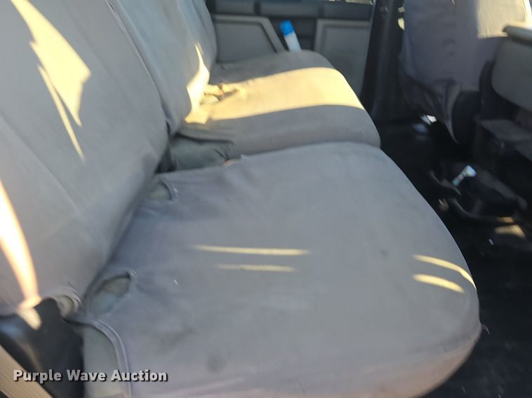 image for item DQ4610 2018 Ford F250 Super Duty XL Crew Cab flatbed pickup truck