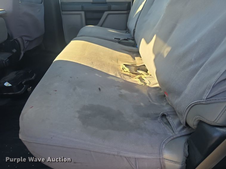 image for item DQ4610 2018 Ford F250 Super Duty XL Crew Cab flatbed pickup truck