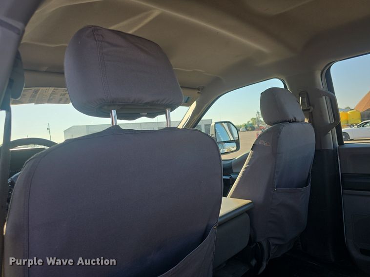 image for item DQ4610 2018 Ford F250 Super Duty XL Crew Cab flatbed pickup truck