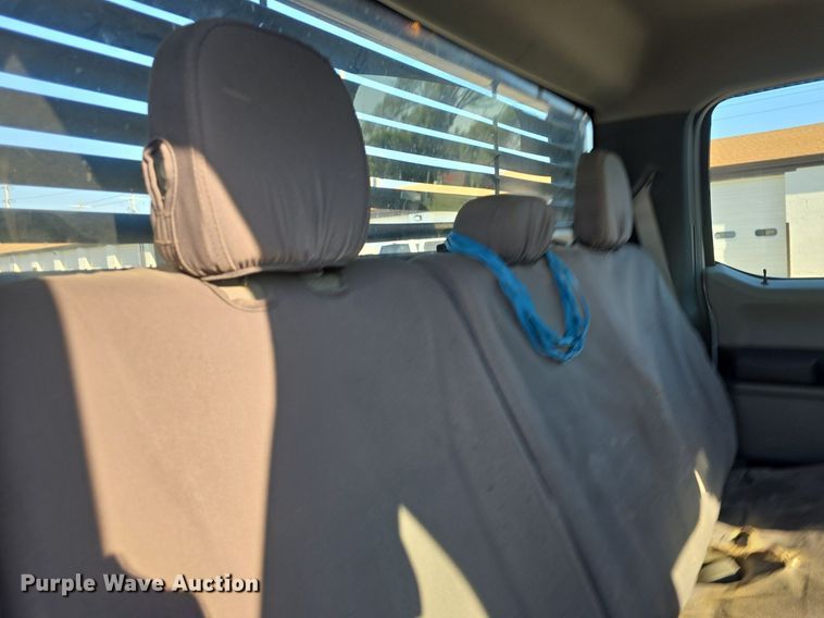 image for item DQ4610 2018 Ford F250 Super Duty XL Crew Cab flatbed pickup truck