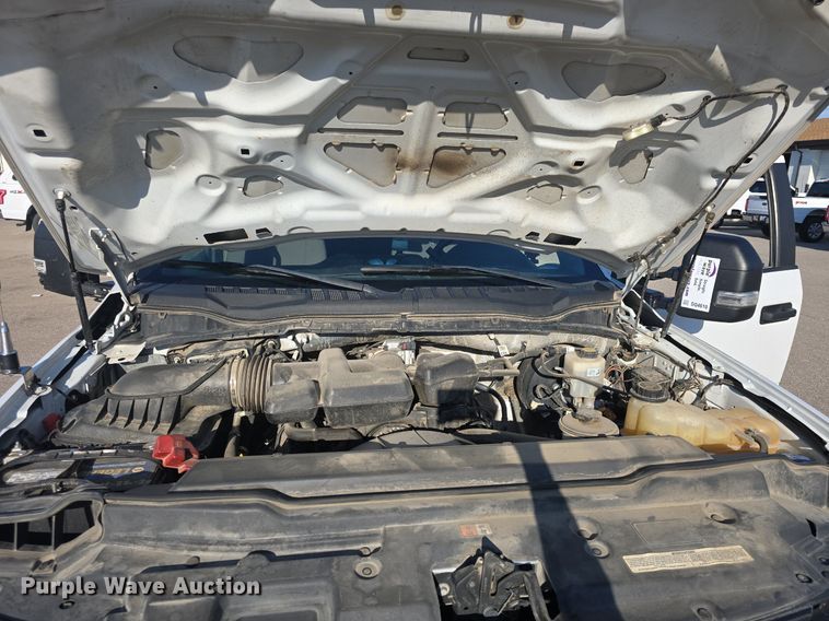 image for item DQ4610 2018 Ford F250 Super Duty XL Crew Cab flatbed pickup truck