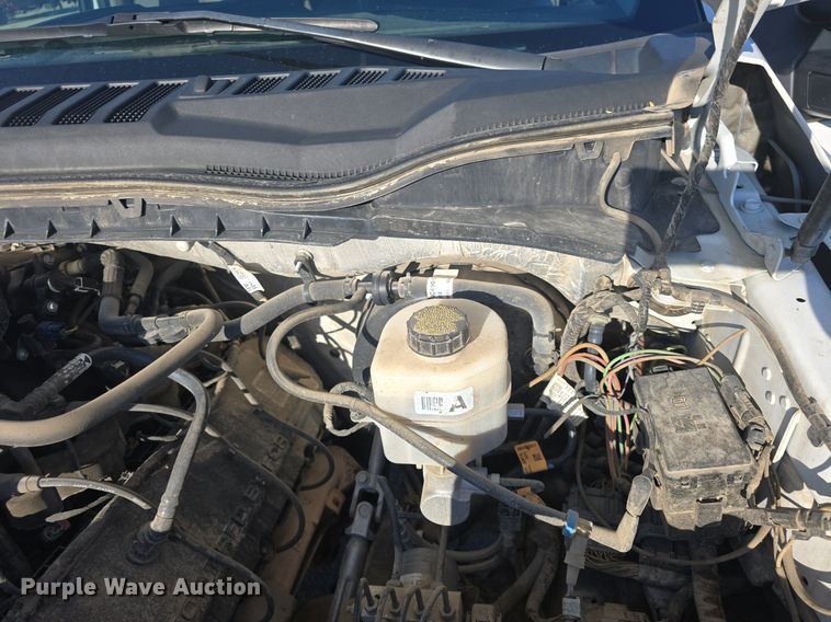 image for item DQ4610 2018 Ford F250 Super Duty XL Crew Cab flatbed pickup truck