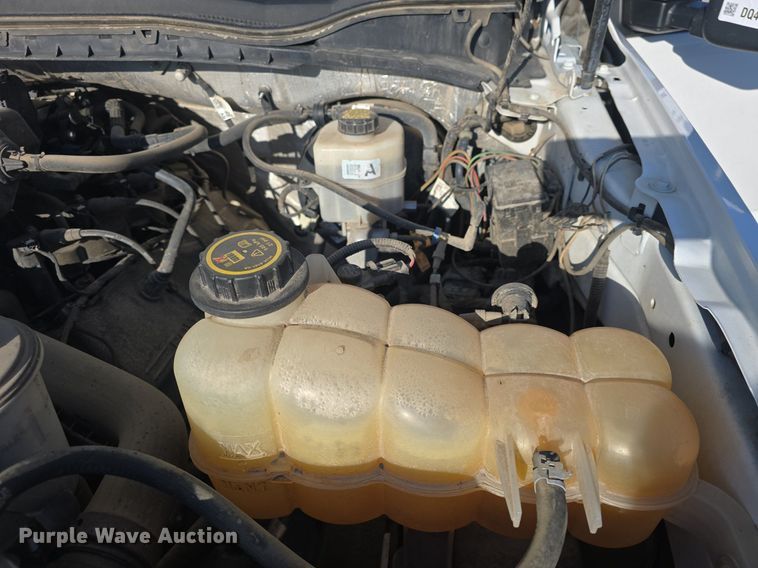 image for item DQ4610 2018 Ford F250 Super Duty XL Crew Cab flatbed pickup truck