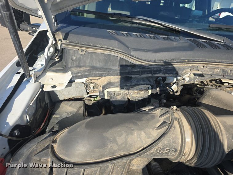 image for item DQ4610 2018 Ford F250 Super Duty XL Crew Cab flatbed pickup truck