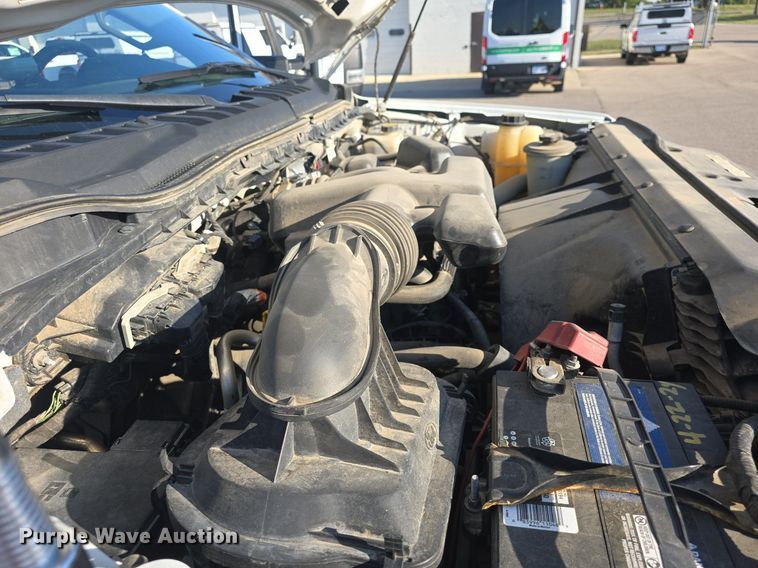 image for item DQ4610 2018 Ford F250 Super Duty XL Crew Cab flatbed pickup truck