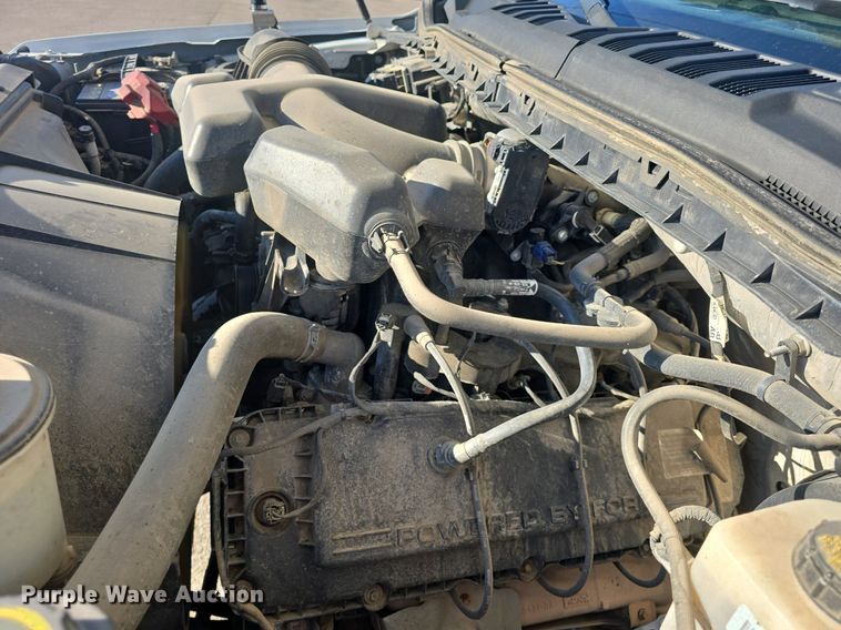 image for item DQ4610 2018 Ford F250 Super Duty XL Crew Cab flatbed pickup truck