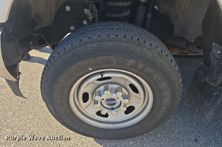 image for item DQ4610 2018 Ford F250 Super Duty XL Crew Cab flatbed pickup truck