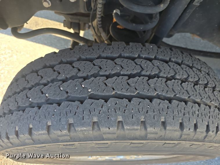 image for item DQ4610 2018 Ford F250 Super Duty XL Crew Cab flatbed pickup truck