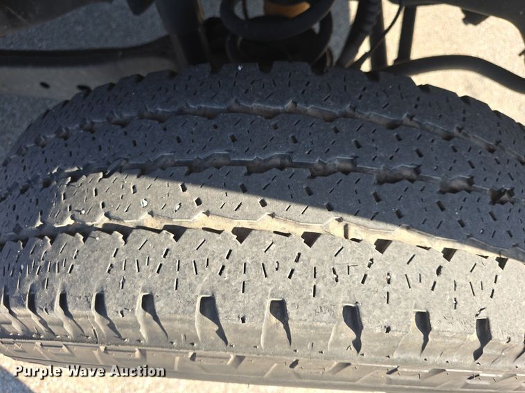 image for item DQ4610 2018 Ford F250 Super Duty XL Crew Cab flatbed pickup truck