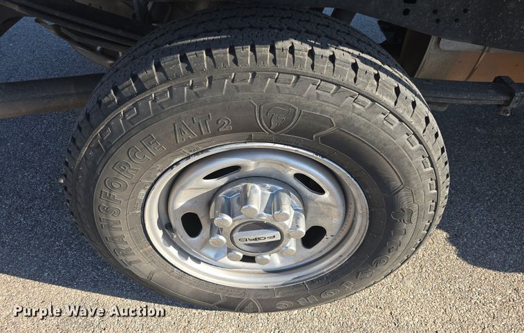 image for item DQ4610 2018 Ford F250 Super Duty XL Crew Cab flatbed pickup truck