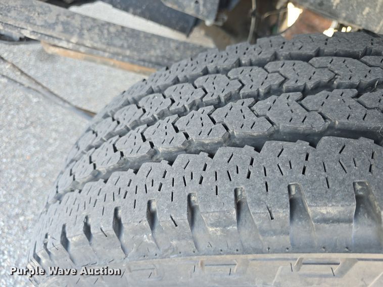 image for item DQ4610 2018 Ford F250 Super Duty XL Crew Cab flatbed pickup truck