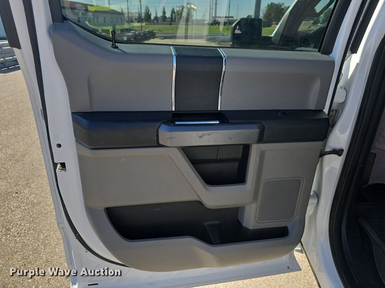 image for item DQ5187 2020 Ford F150 XLT SuperCrew pickup truck