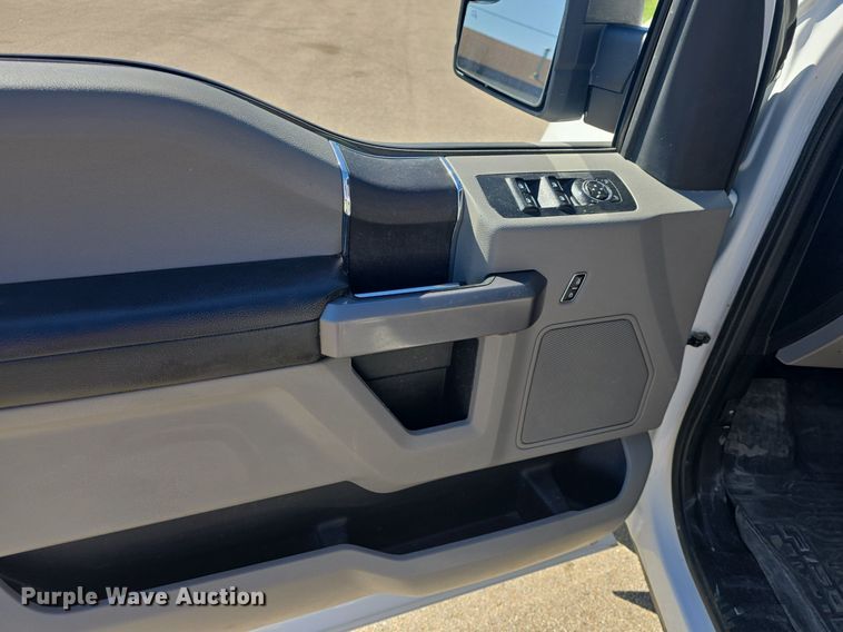 image for item DQ5187 2020 Ford F150 XLT SuperCrew pickup truck