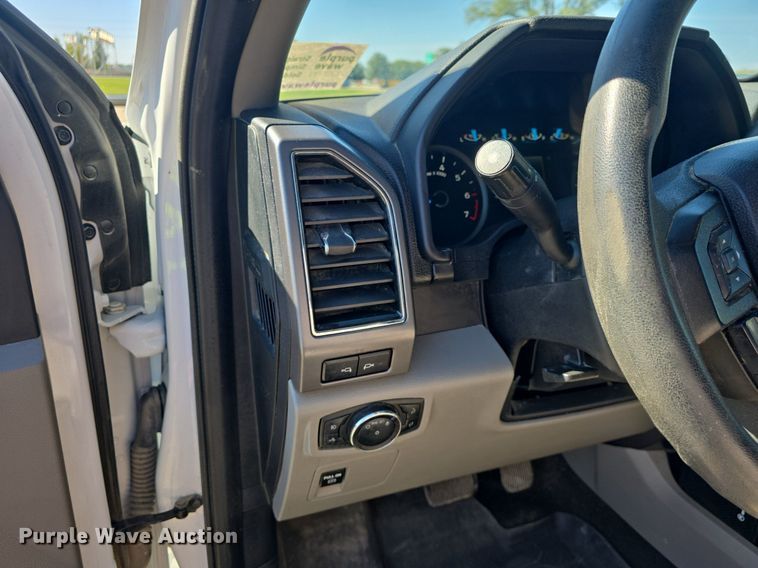 image for item DQ5187 2020 Ford F150 XLT SuperCrew pickup truck